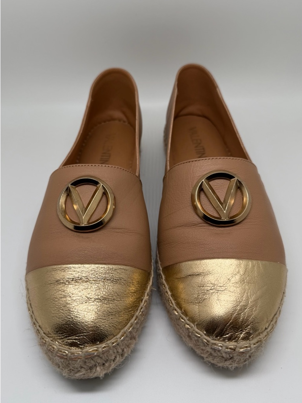 “V” Valentino Tan & Gold Leather Espadrille Flats Sz 39